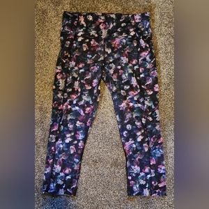 Lululemon size 8 capri